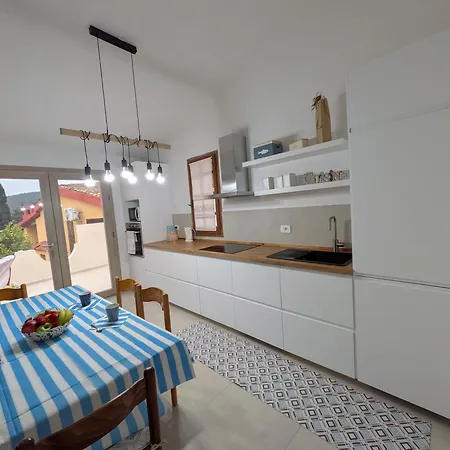 بيت للعطل Sa Domu De Is Istellas *